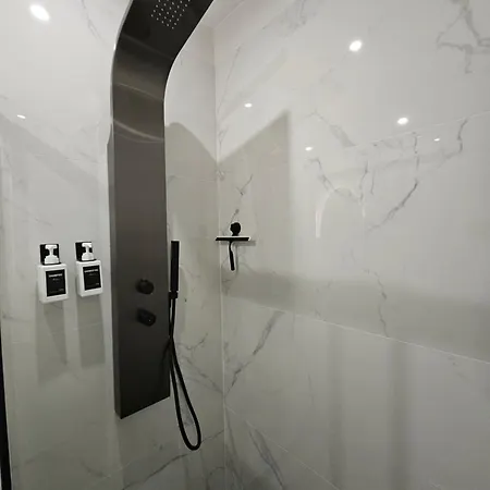 Privee Jaccuzzi En Supplement Couette-café