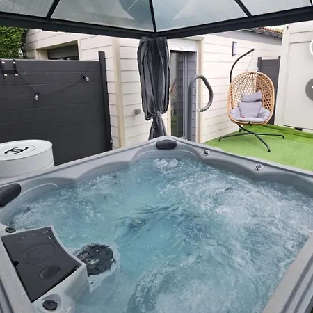 Privee Jaccuzzi En Supplement Couette-café